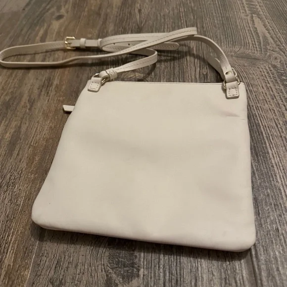 Dooney & Bourke Cream Triple Zip Leather Crossbody Bag NWOT - Picture 6 of 10
